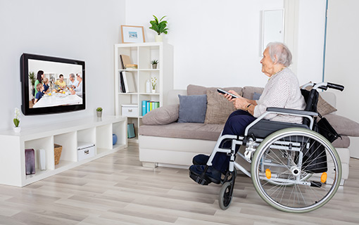 居家看電視集成定向聲,聲音更清晰,助力老年人聽見聽清